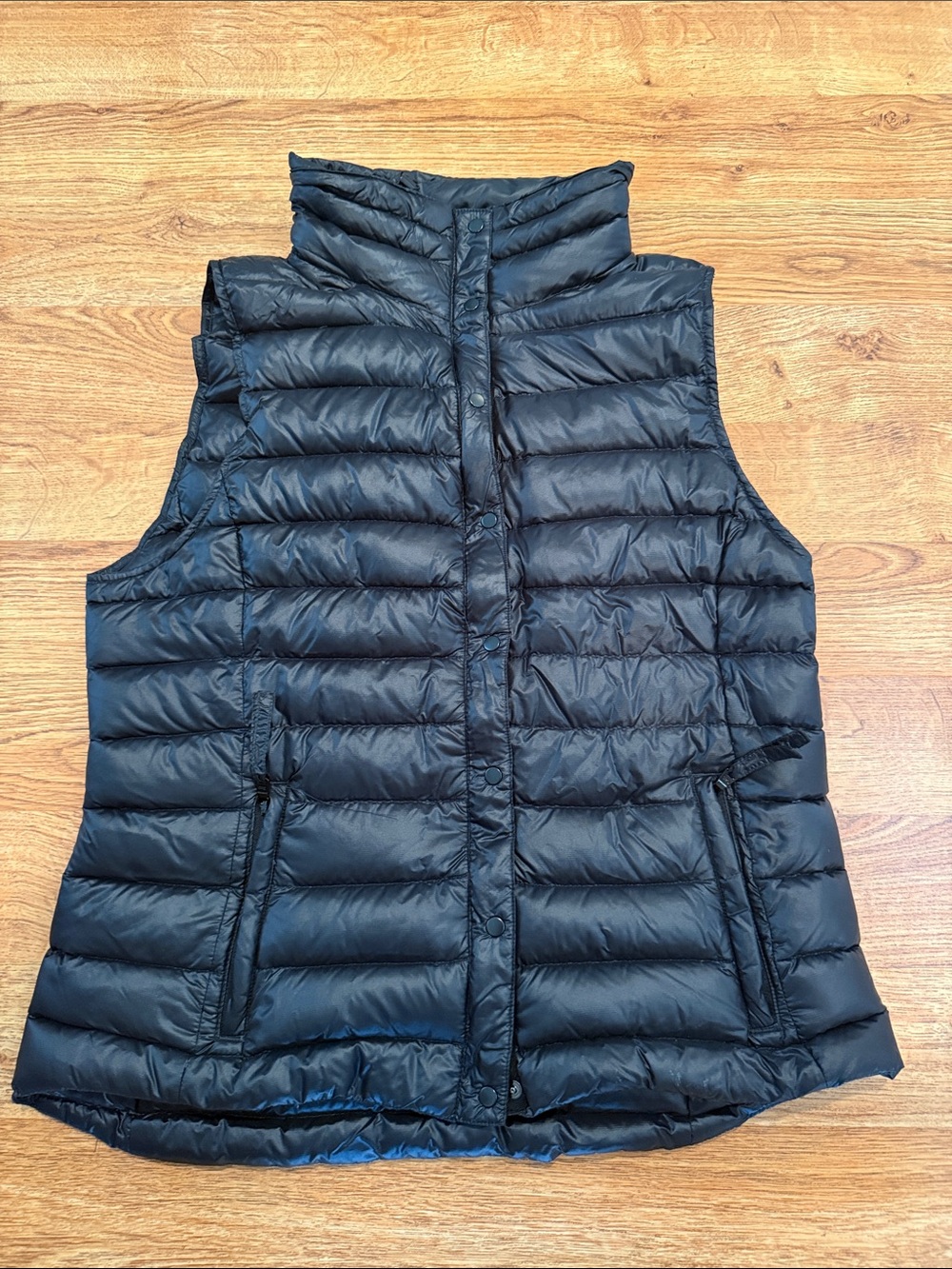 Gap Women’s black puffy vest